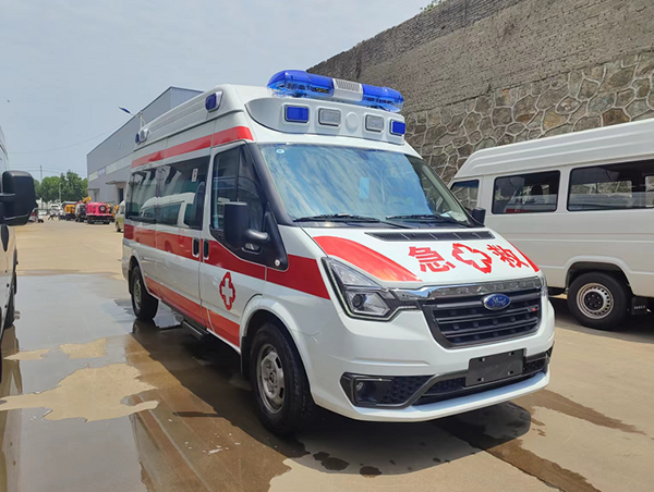 福特V348長(zhǎng)軸高頂監(jiān)護(hù)型救護(hù)車(chē)