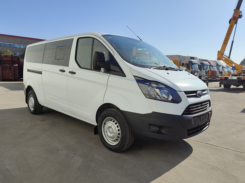 福特新全順（汽油中軸低頂）自動(dòng)檔殯葬服務(wù)車(chē)