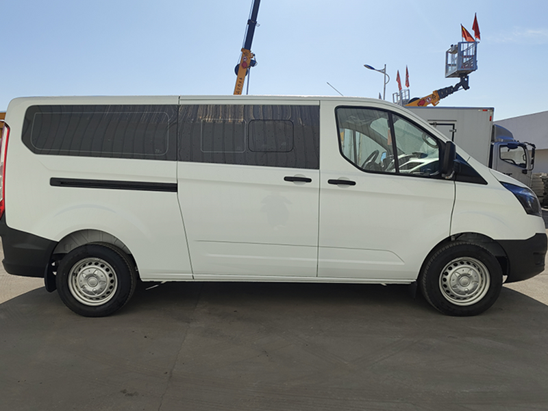 福特新全順（汽油中軸低頂）自動(dòng)檔殯葬服務(wù)車(chē)