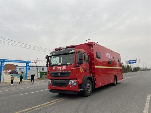 重汽豪沃后勤保障宿營(yíng)車