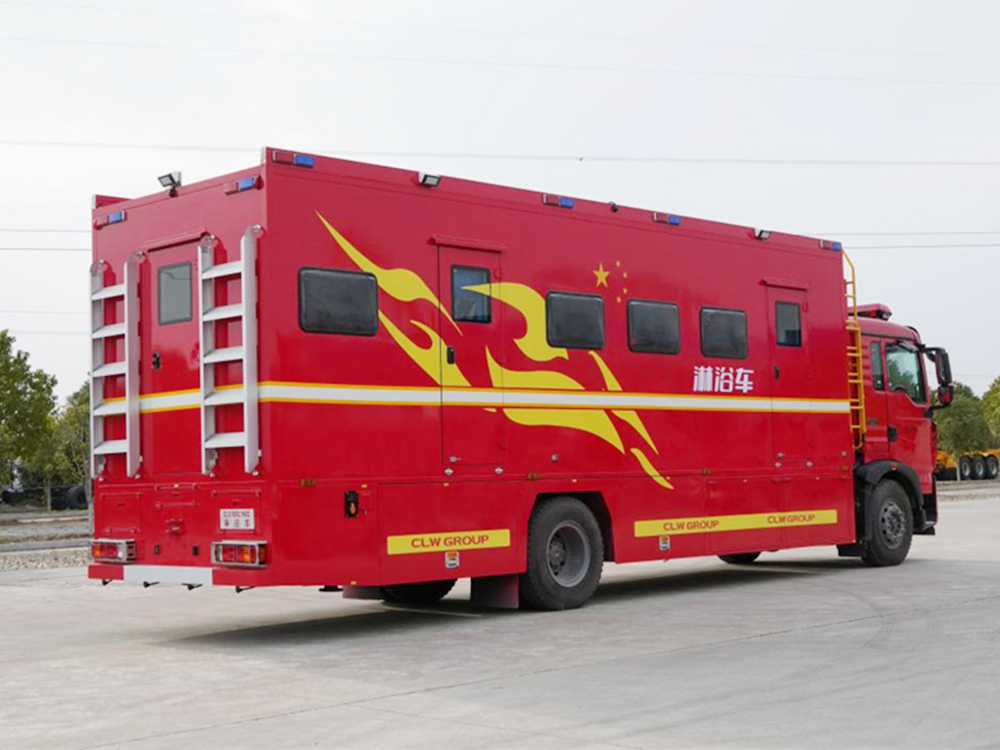 重汽豪沃24人淋浴車(chē)