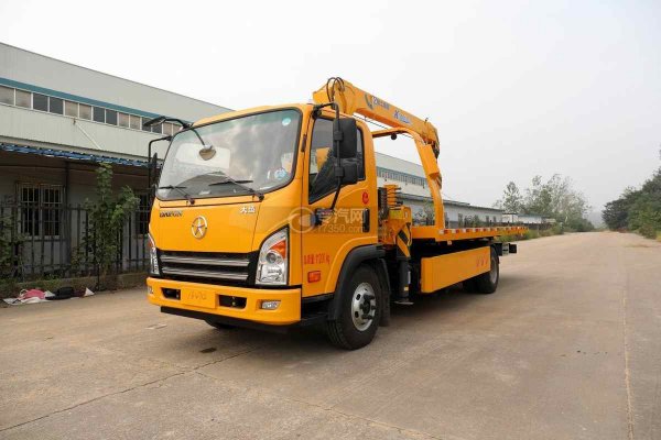 帶吊平板清障車價格貴嗎？
